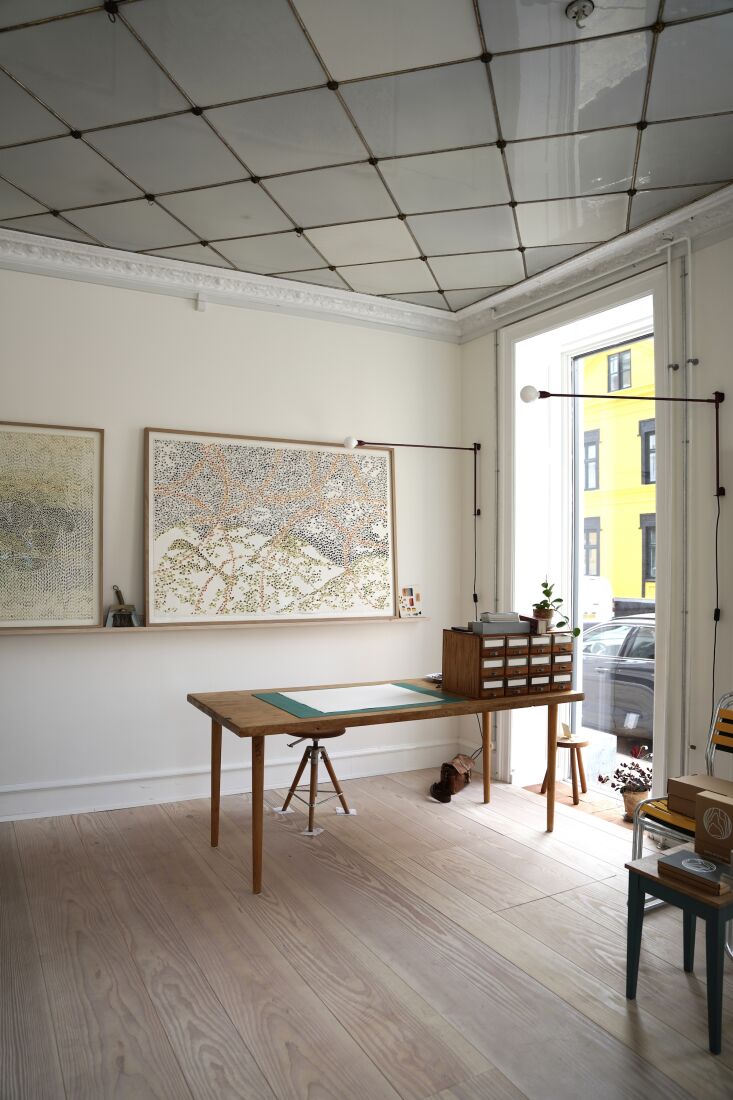 just as the kitchen components move throughout the space, so too does bonde& 20