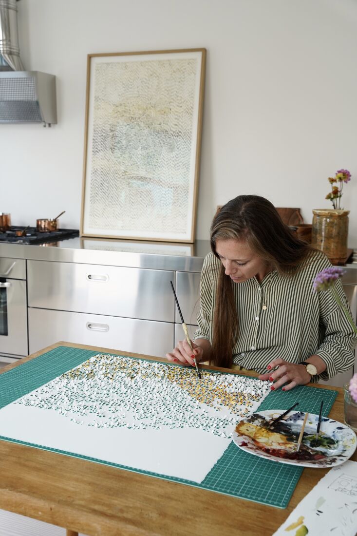 bonde applying the aquarelle to her textural works. 21