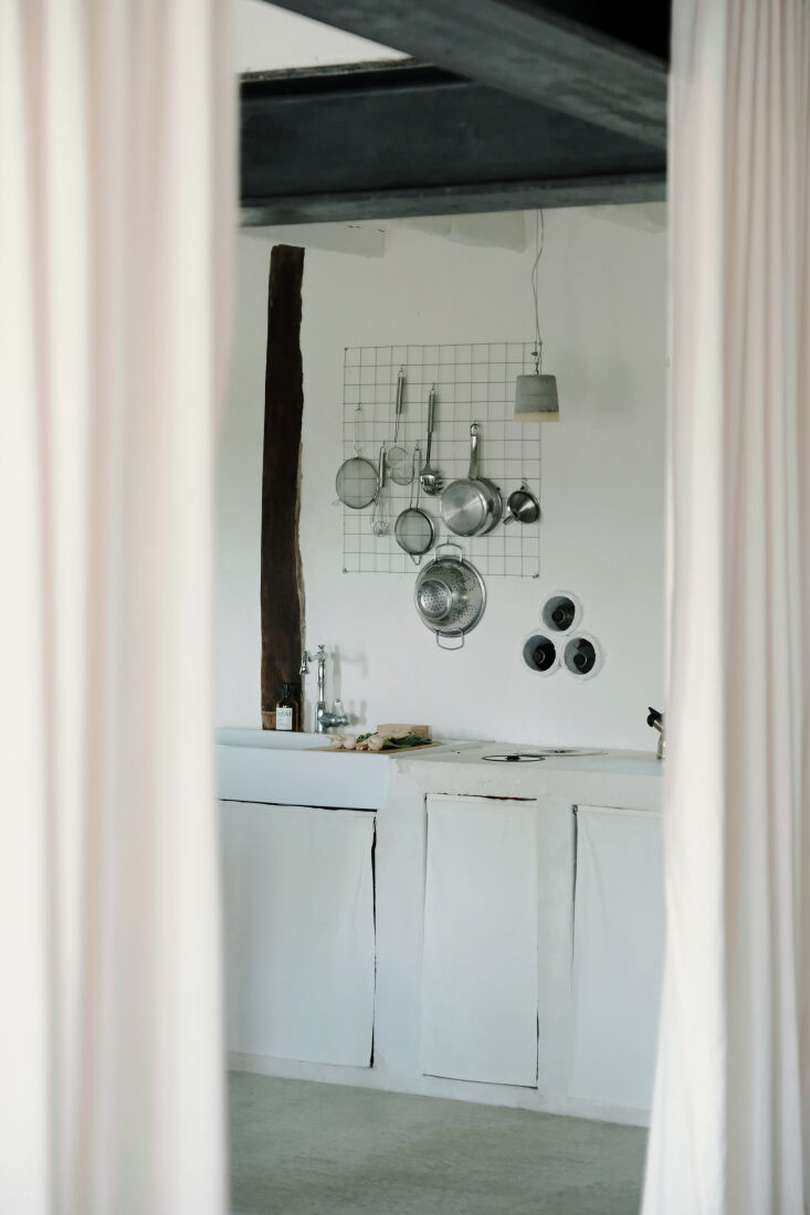 functional minimalism makes for easy, uncluttered living at maison légère: sh 22