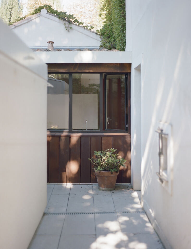 a view into the kitchen from the exterior. 26