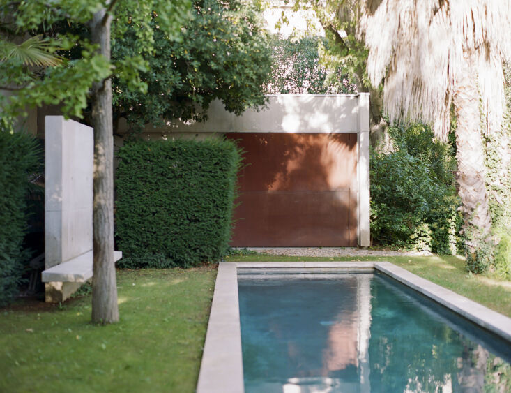 the property includes an outbuilding which houses the garage and wine cellar. 31