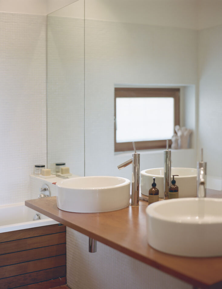 there are two bathrooms in the house and the main, seen here, is fitted with st 25