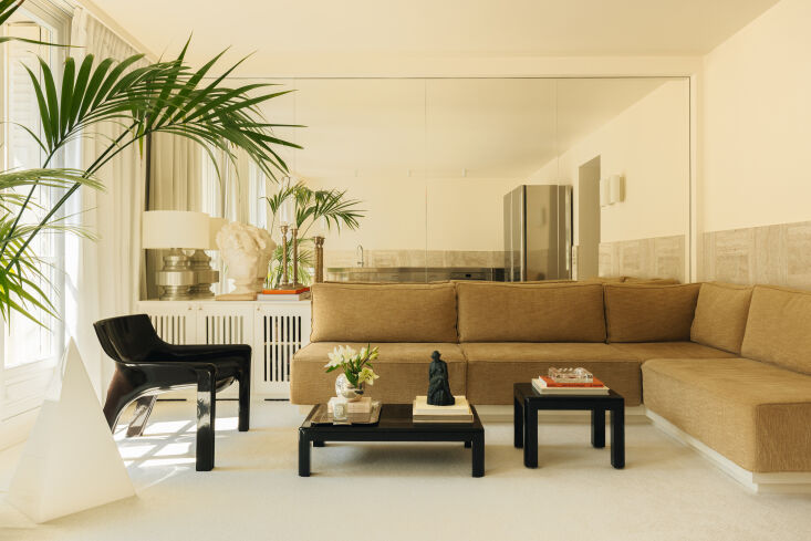 the cream carpet continues in kim and florent\2\17;s chic living area. p 31