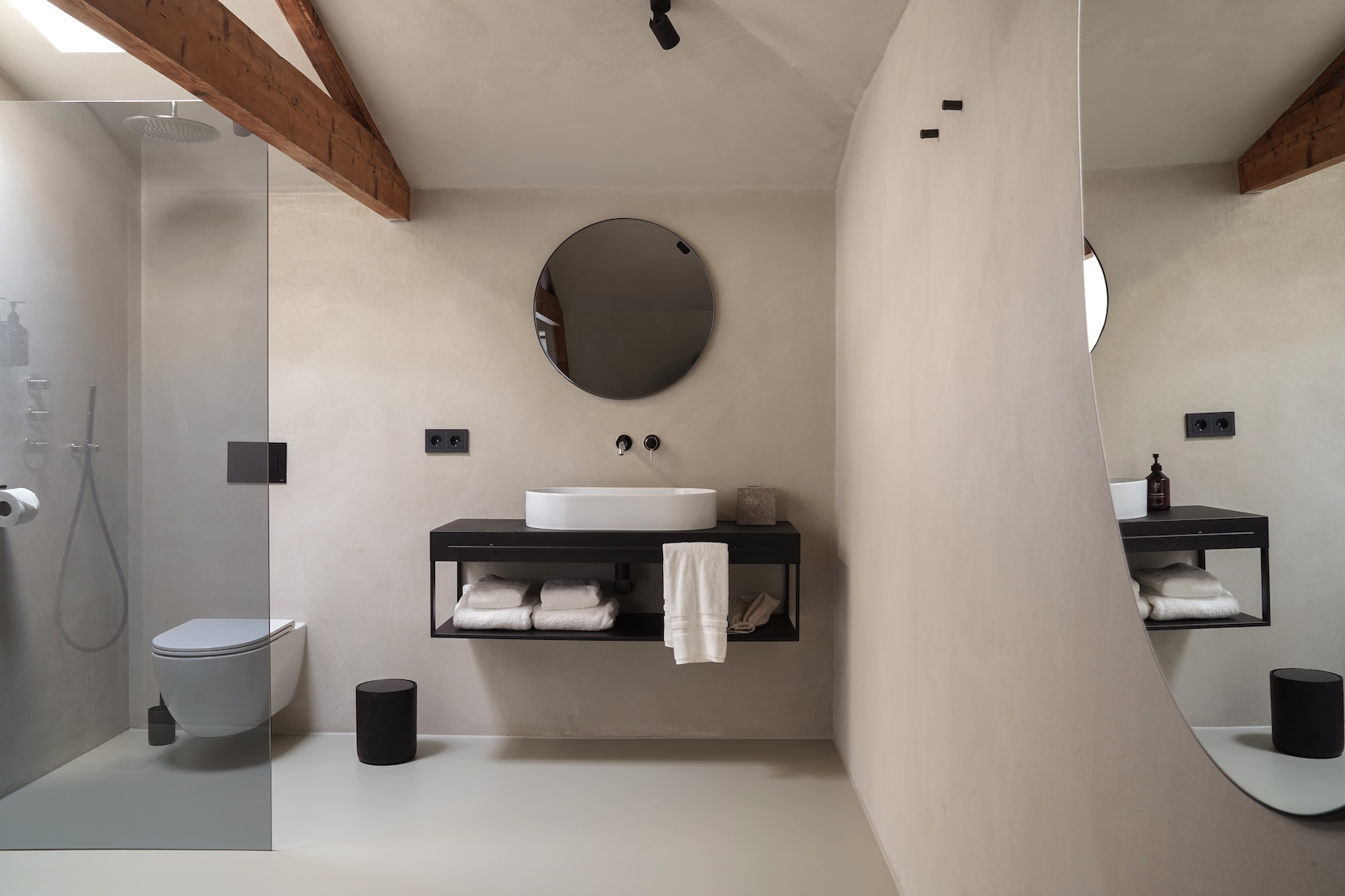 the hotel\2\17;s bathroom fittings were \2\20;selected for their 24