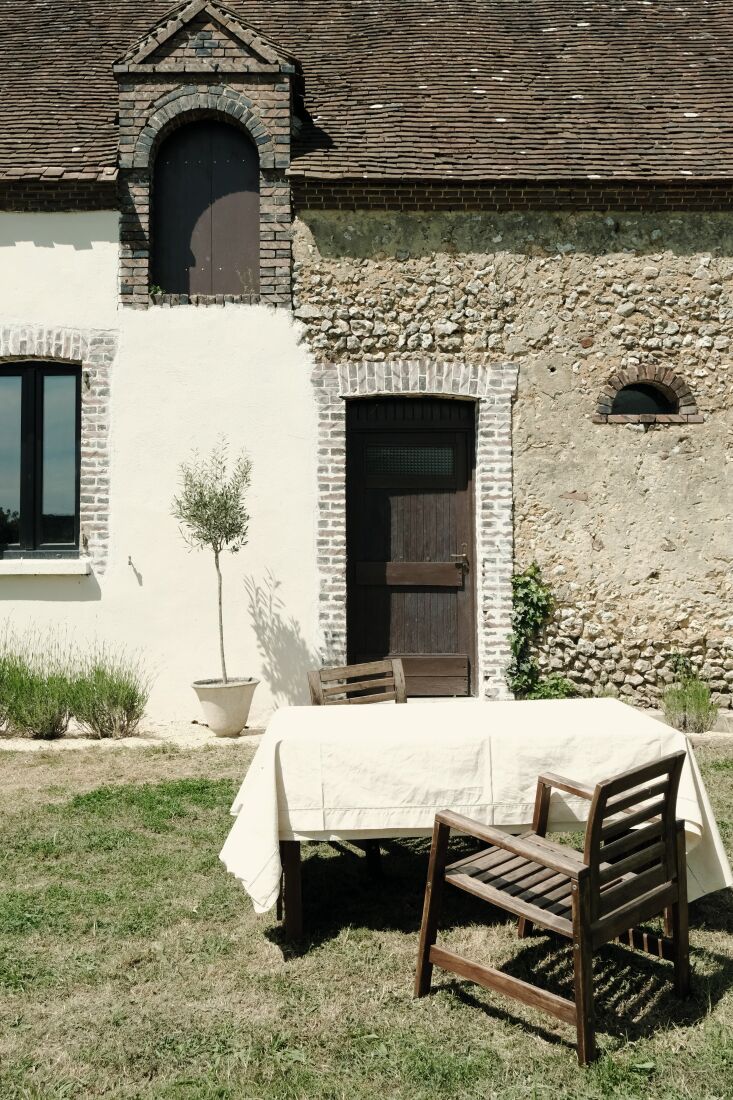 maison légère is a traditional late \18/\19th century farm property, includin 17