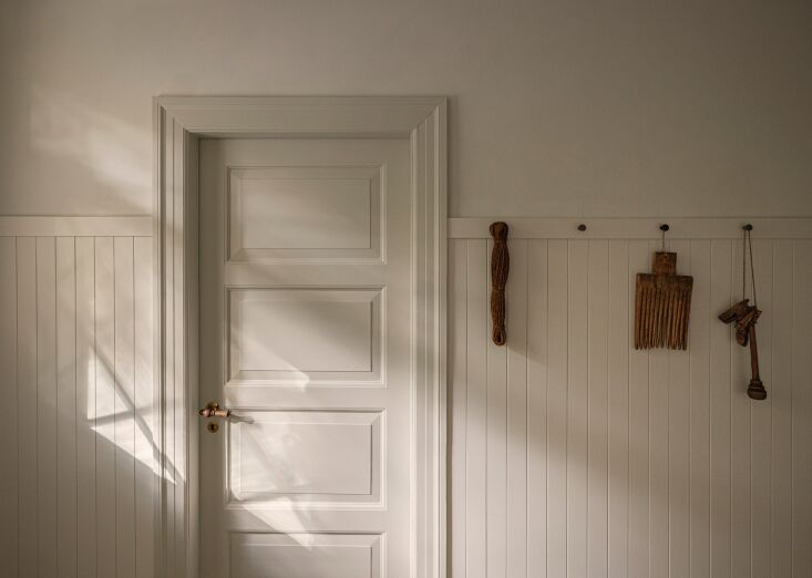 making a case for the enduring appeal of the peg rail. 25