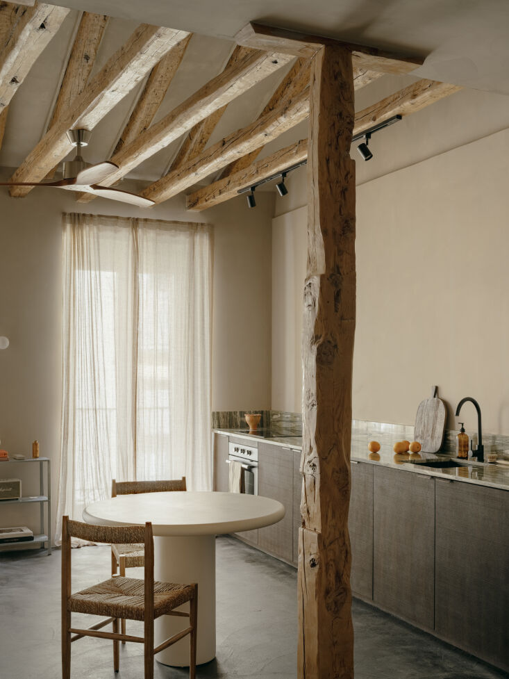 the linear kitchen, with its deep brown veneered oak cabinet fronts and veiny g 18