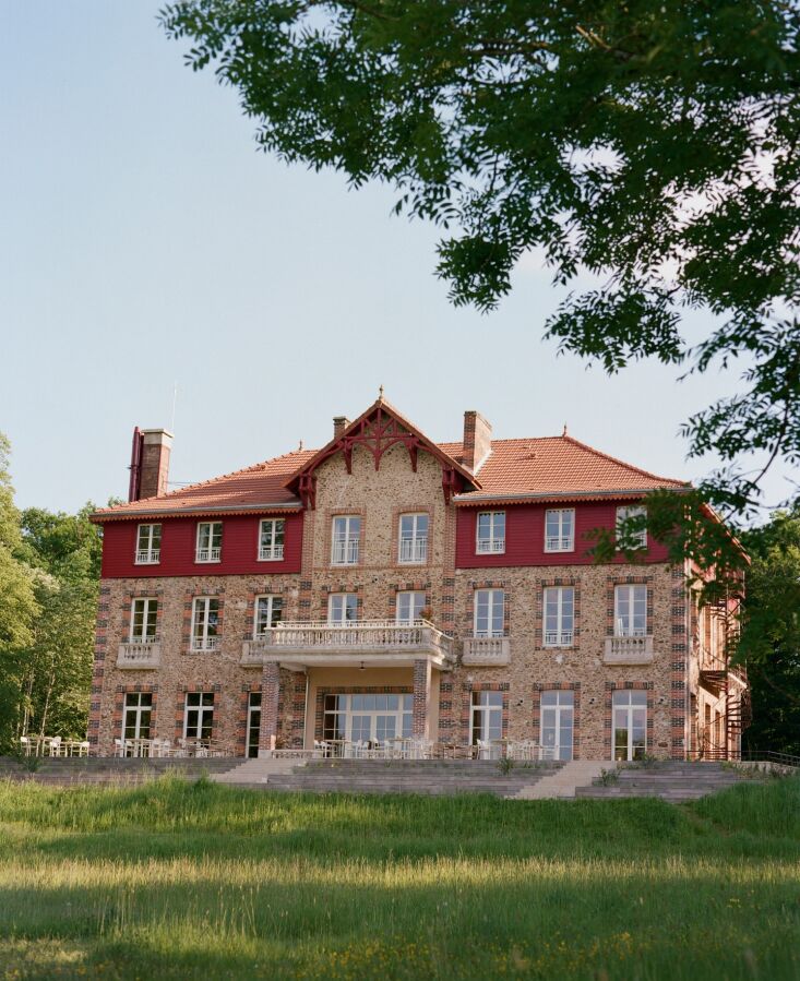 the manor of fort girard, the authentic renaissance chateau of la ville aux cle 17