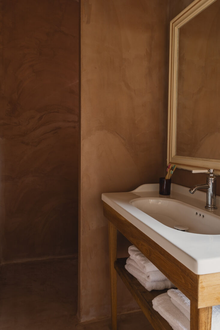 an all wood bathroom in the duo wild house. 27