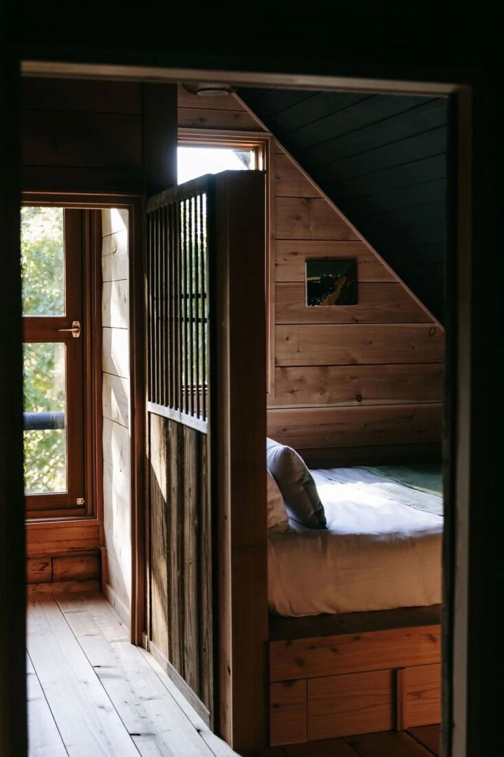 a partial wall creates a cozy bed nook. \2\20;we incorporated traditiona 16