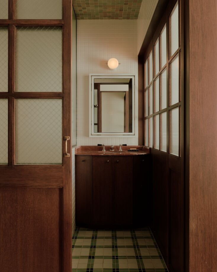 inside the ensuite bathroom. \2\20;we were particularly drawn to the com 27