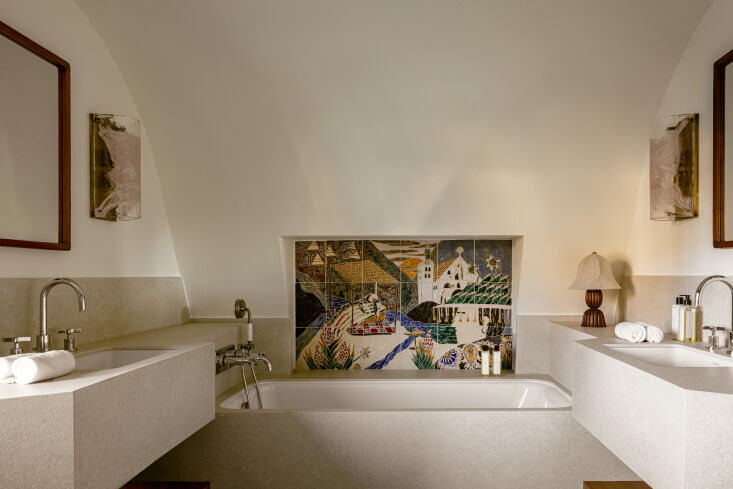 guests can soak in the tub while admiring héloïse rival\2\16;s intri 24