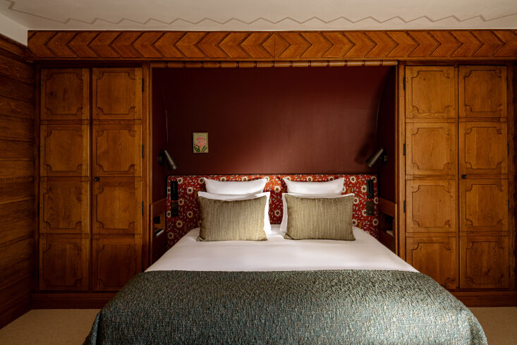 \2\20;the staircase, headboards, select doors, wooden bedroom walls, win 23