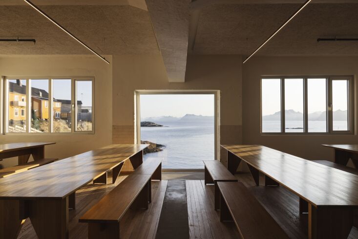 the wine bar and restaurant, trandamperiet, located on the ground floor, is des 19