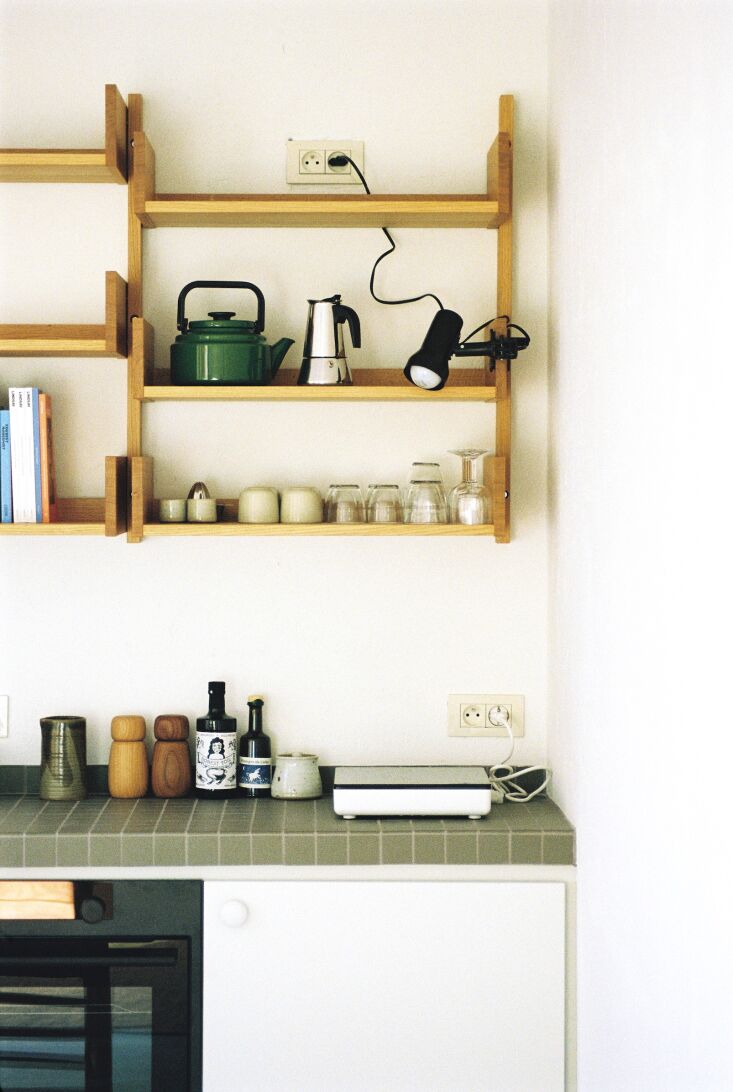 each apartment has a \2\20;discreetly equipped kitchen\2\2\1; (pa 24