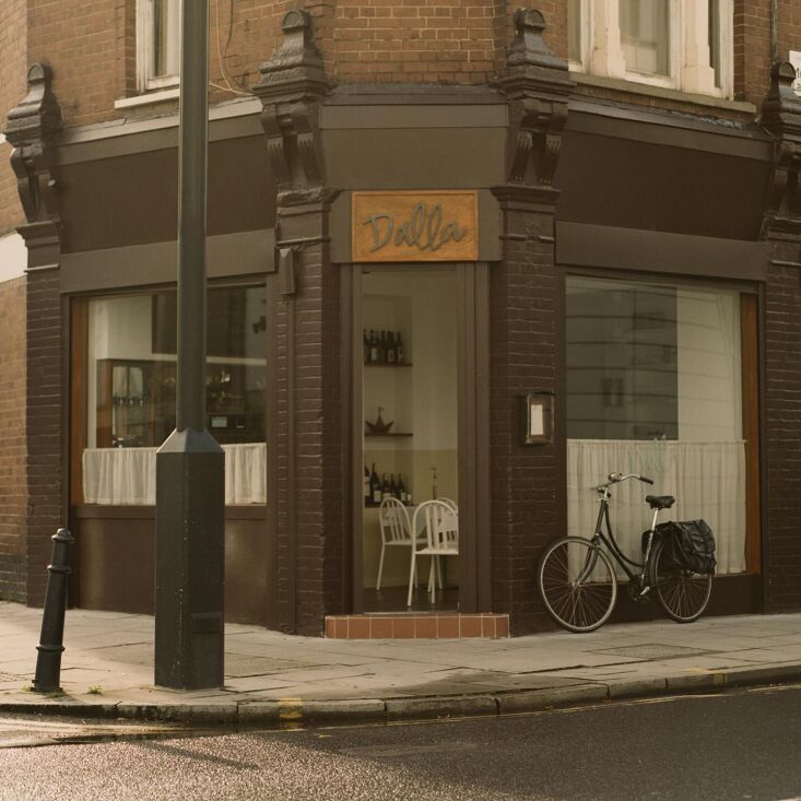 a hand lettered sign made in naples. 25