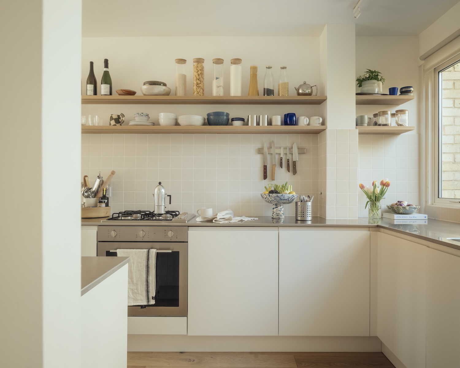 the luca white handleless kitchen cabinet \2\20;carcasses and doors& 20