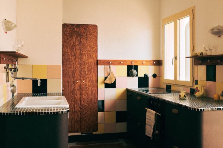 \2\20;our approach is to work with simple, non luxurious materials—som 20