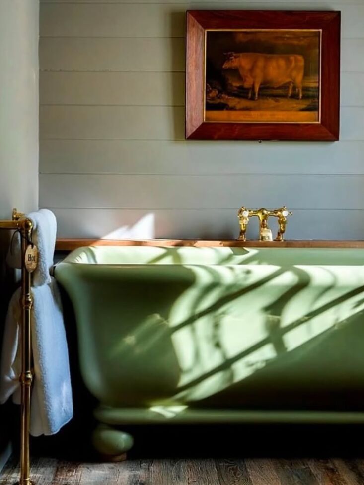 the water monopoly\2\17;s paris bath in at the pig, a country house hote 23