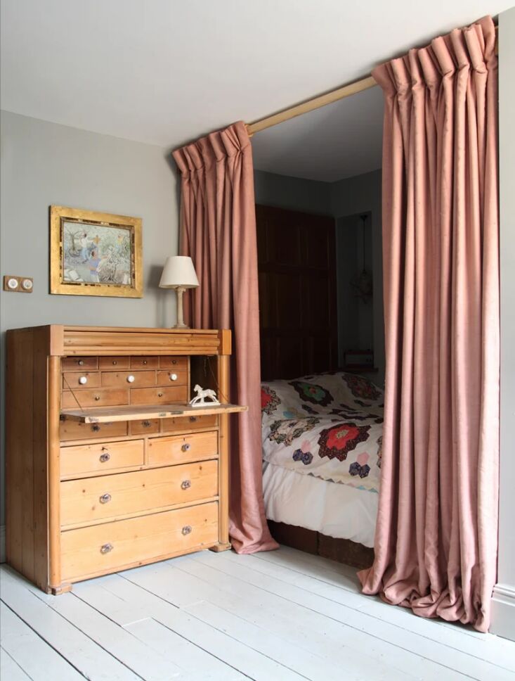 a curtained bedroom—a very \19th century technique for keeping the bed warm� 31