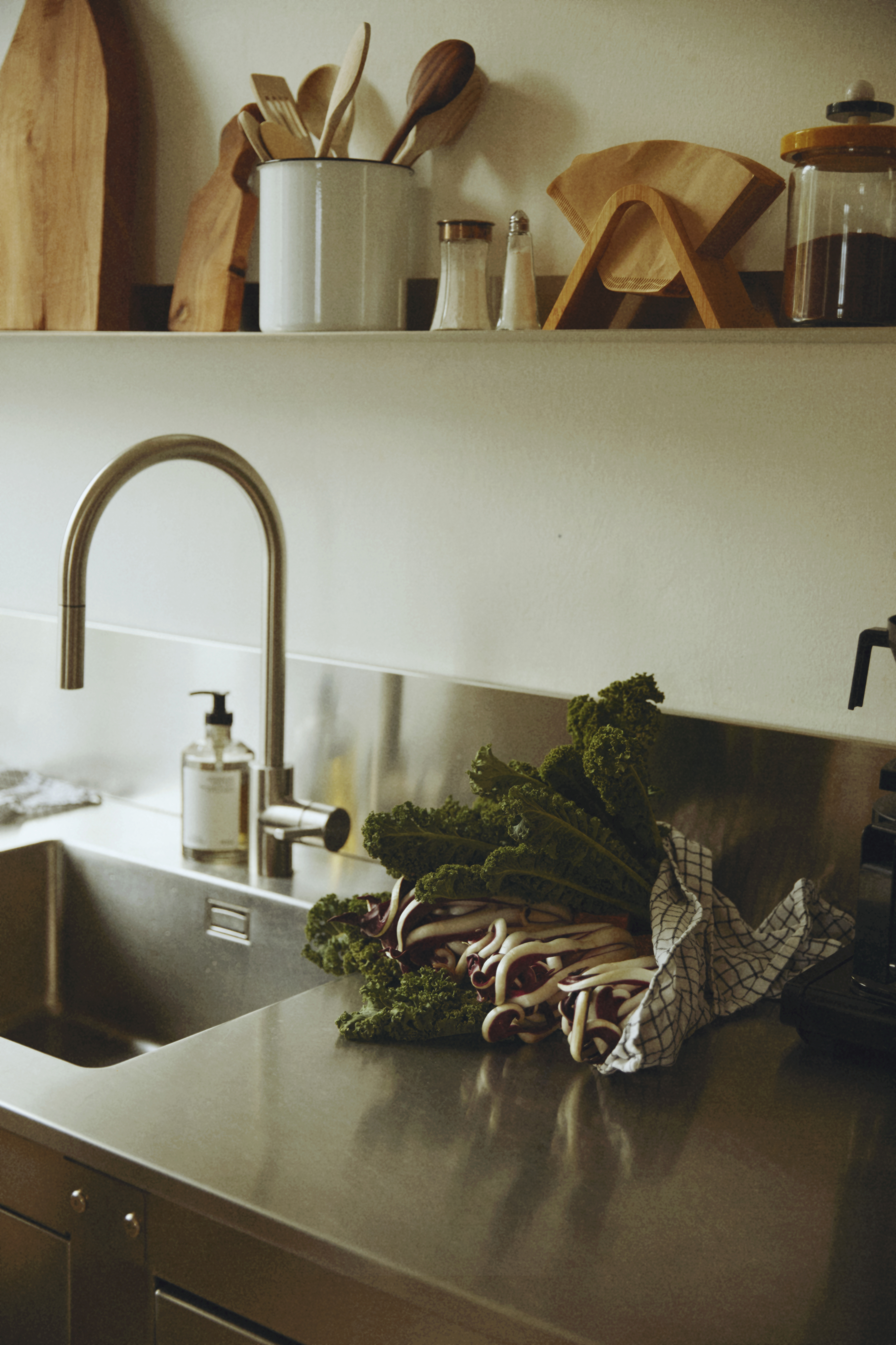 a detail of the integrated stainless sink (a franke model) and franke tap. 19