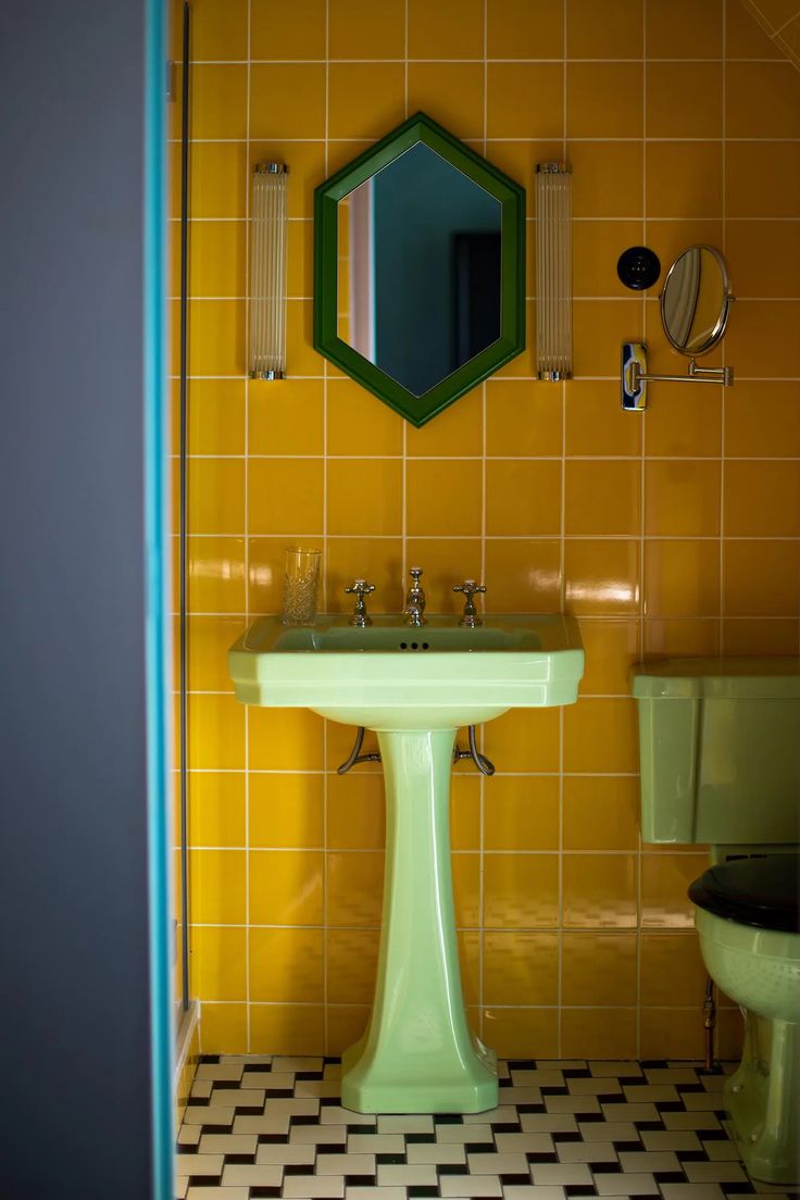 a bright combination at paris\2\17;s hotel les deux gares designed by lu 20