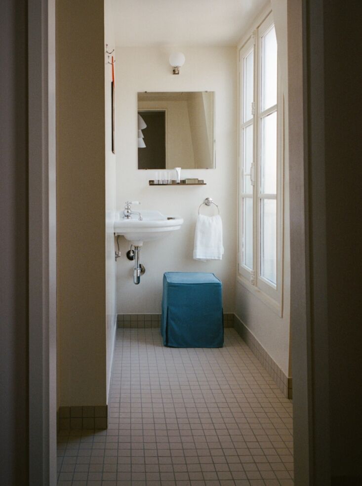 a simple but vintage feeling ensuite bath. 24