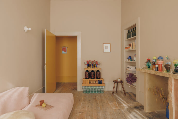 when a door is open, \2\20;a little tongue of the hallway spills out, im 25