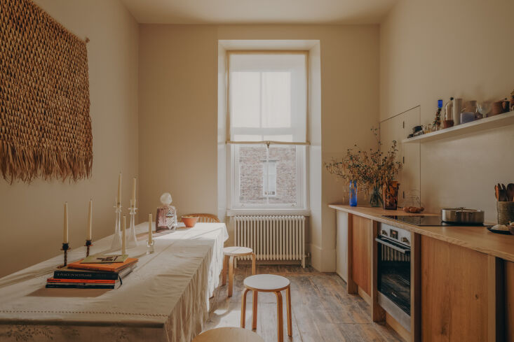 the other side of the room is dedicated to dinner parties. \2\20;a big p 22