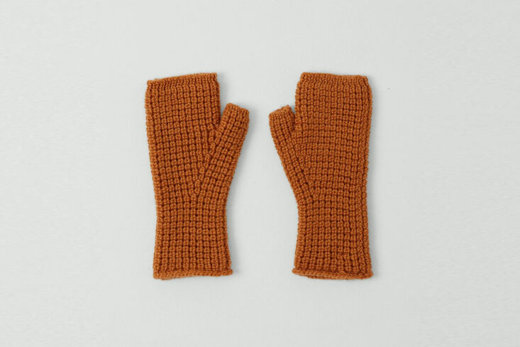 fan likes these knit gloves for winter gardening tasks. they\2\17;ve sin 22