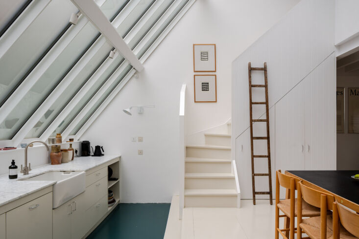 who\2\17;s coming to the cottage? converted from a pair of artist stud 19