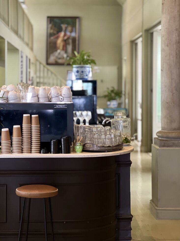 \230;and adjacent breakfast bar. 25