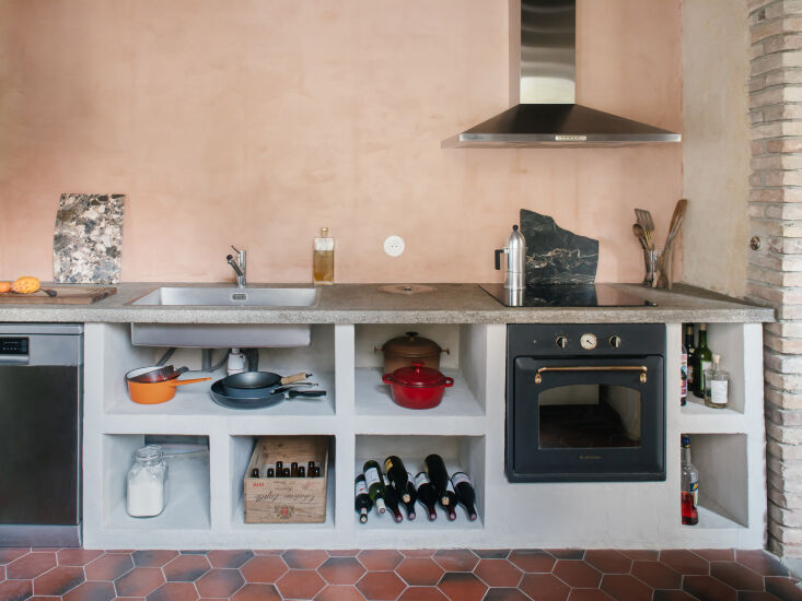 the kitchen is constructed of aerated concrete coated in plaster and lime wash. 20