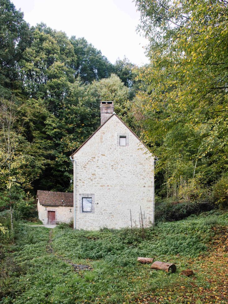 a view of exterior stone details. 30