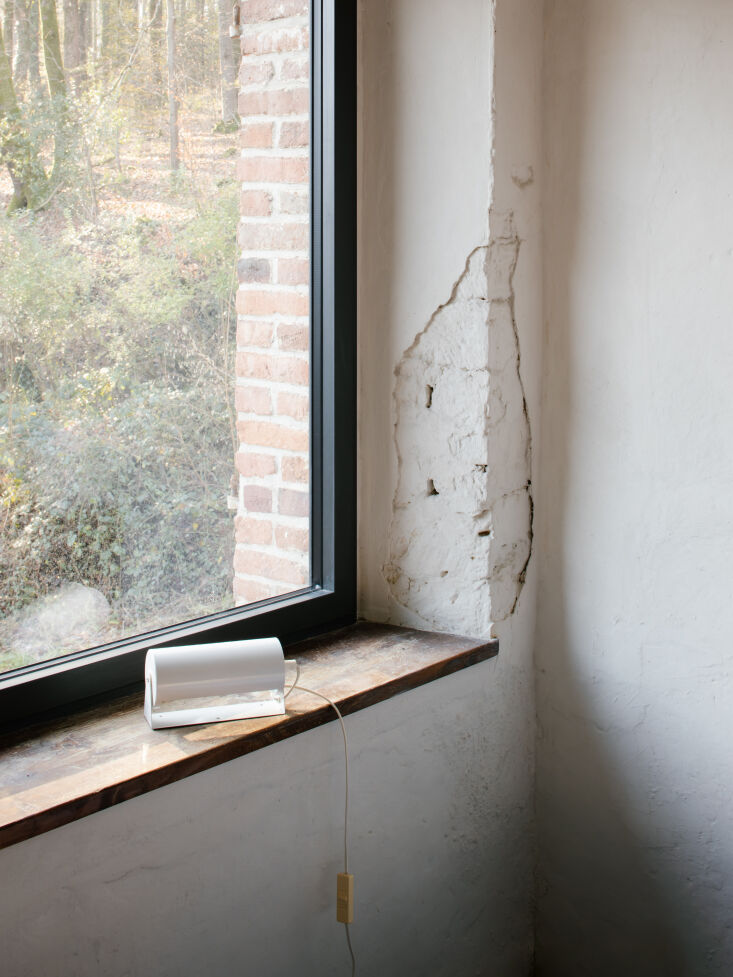 a \1970s vintage table lamp. 25