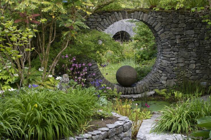what is a ‘moon gate\2\17;, and do you need one? photograph by carl wr 17