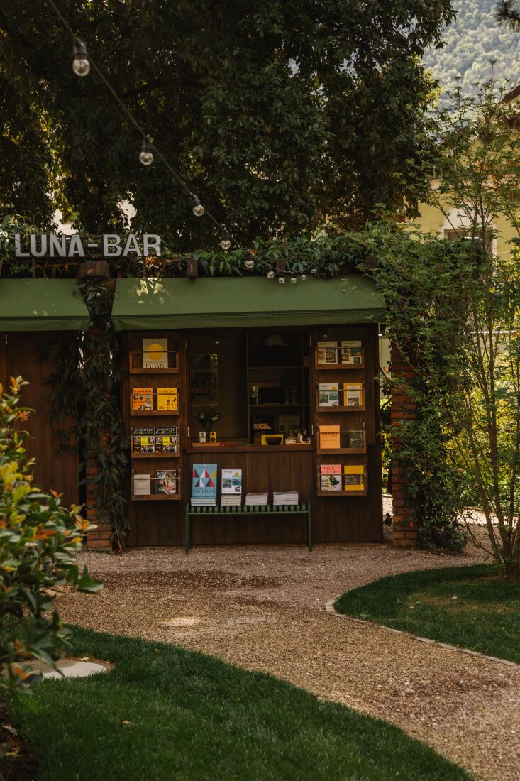 a small kiosk and outdoor bar of the luna bar. 37