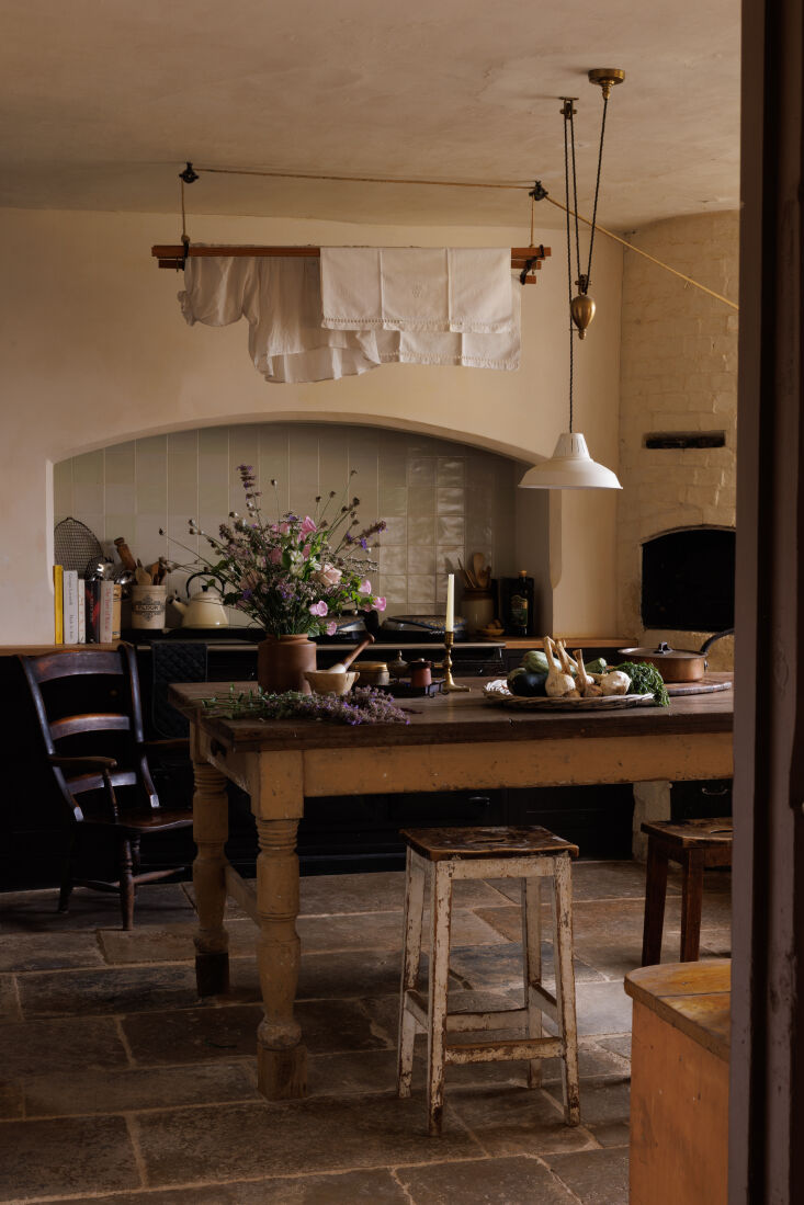 will found the antique table in scotland years back. \2\20;it\2\1 17