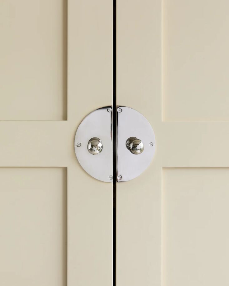 another from mg & co.: a pair of circle backplates, neatly matched; £4\2. 18