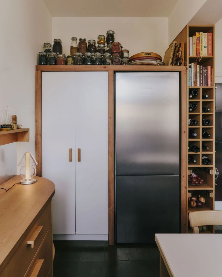 the kitchen cabinets are made up of formica fronts in a pine frame; \2\2 19