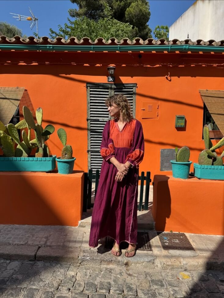 benedicte lux wears her signature serafína dress at a friend\2\17;s pla 18