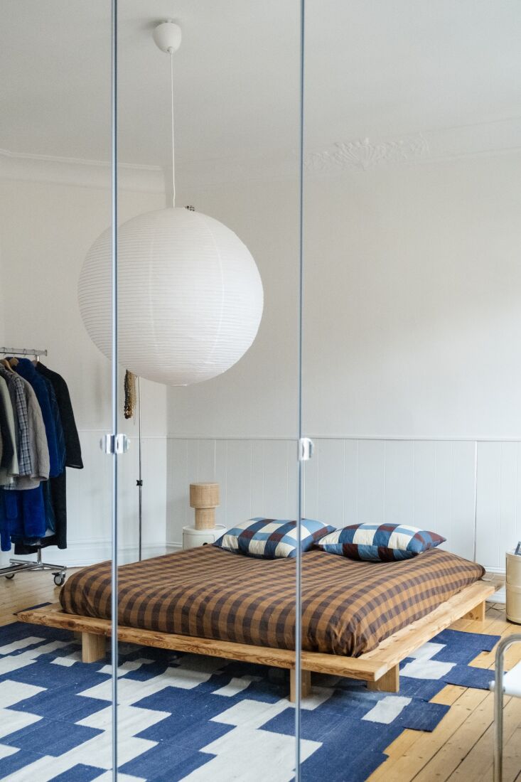 the two bedrooms are at opposite ends of the living room and both have what eli 29