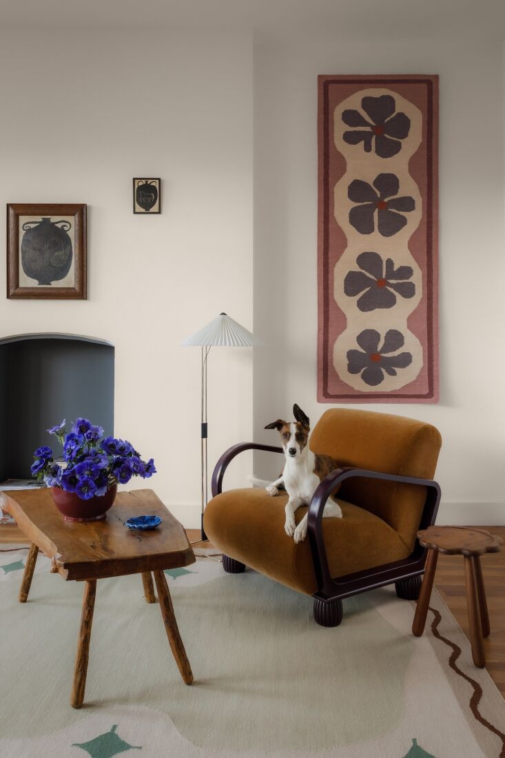 nyla has an incorporated border that doubles here as a frame. the rug on the fl 21
