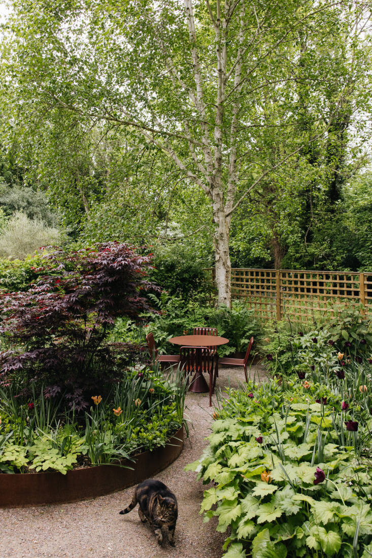 the perk of a lush garden? hidden spots to tuck a table. photograph by eva neme 17