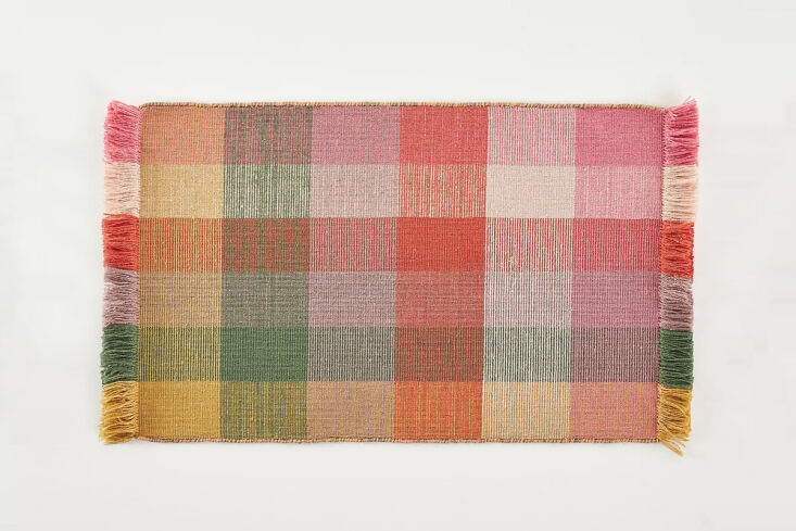 the dupe: the fringed indoor/outdoor rug from anthropologie. it\2\17;s a 17