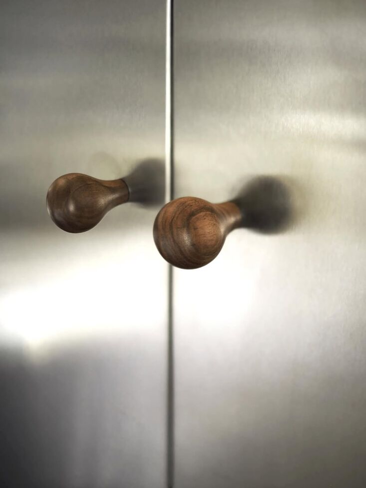 inventaire wooden cabinet pulls