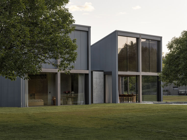the house totals 400 square meters (about 4,300 square feet) and is designed to 17