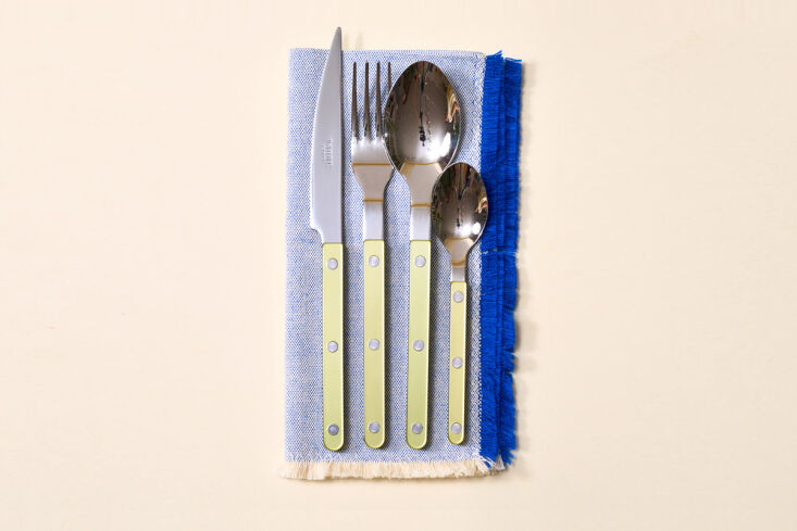 a tabletop classic in an on trend hue: the pearly bistro flatware set in moss i 18