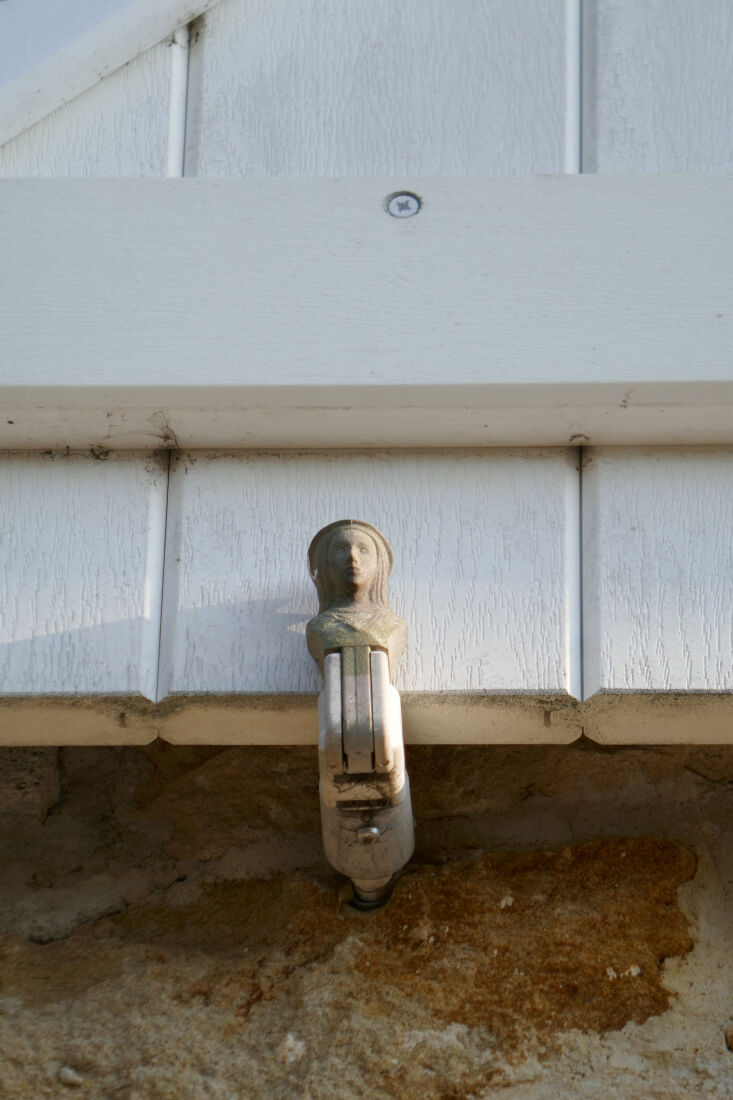 \2\20;look up, you never know what unusual finishing touches you will sp 28