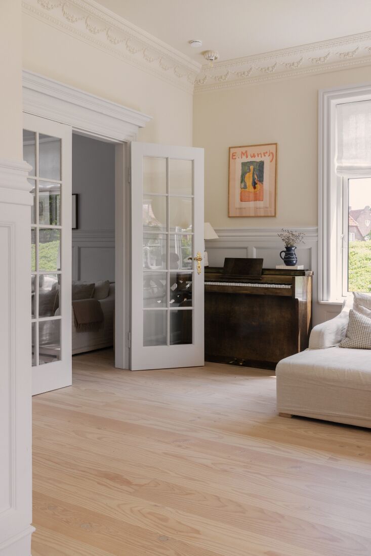 a quiet living space on the second floor is home to the family\2\17;s up 23